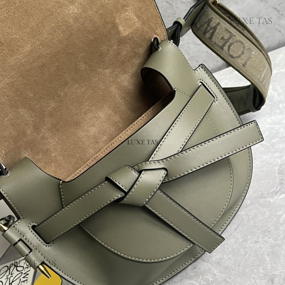 Herbstgrüne kleine Gate Bag aus weichem Kalbsleder und Jacquard-Leder-Umhängetasche für Herren