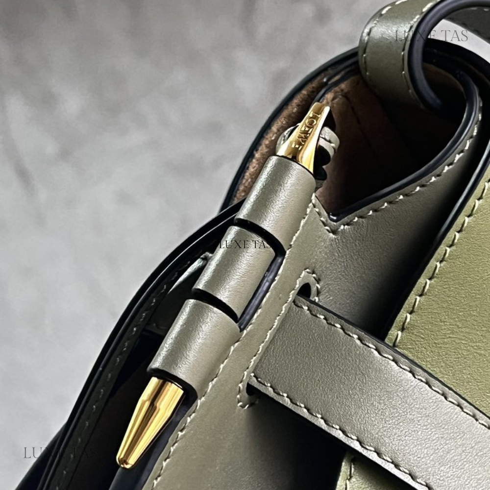 Herbstgrüne kleine Gate Bag aus weichem Kalbsleder und Jacquard-Leder-Umhängetasche für Herren