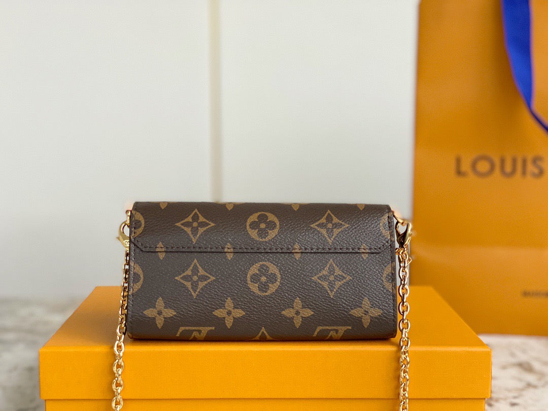 Bitsy Pouch - Leather Mini Bag for Women