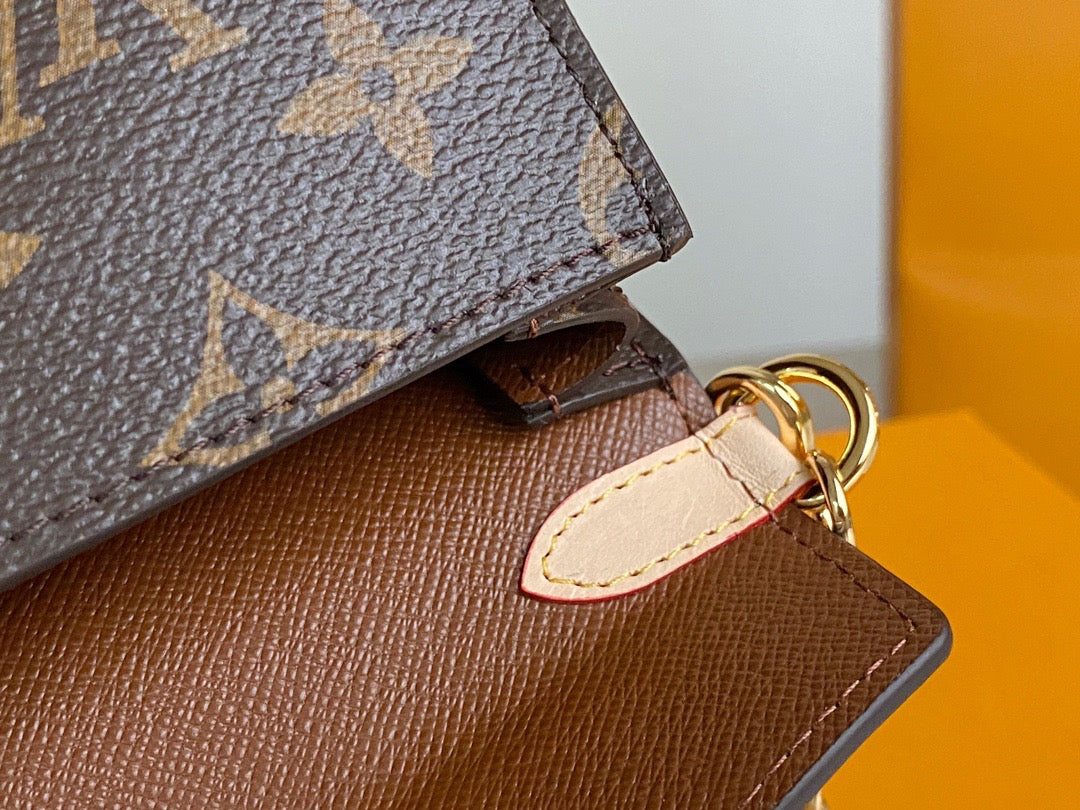 Bitsy Pouch - Leather Mini Bag for Women