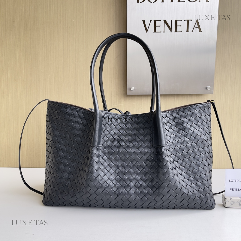 Black Fondant Pinacoteca Intrecciato Leather Reversible Leather Tote Bag for Women