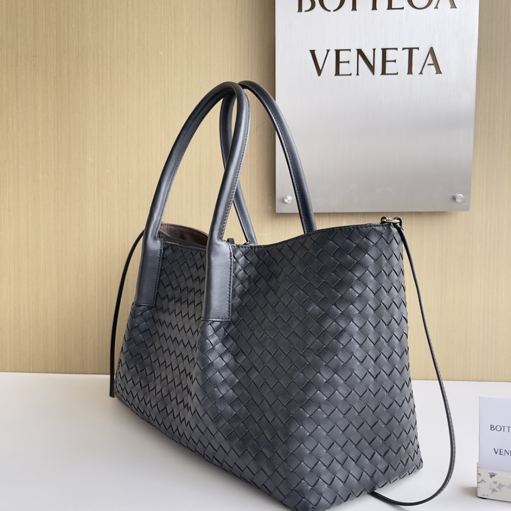 Black Fondant Pinacoteca Intrecciato Leather Reversible Leather Tote Bag for Women