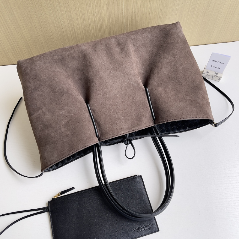 Black Fondant Pinacoteca Intrecciato Leather Reversible Leather Tote Bag for Women