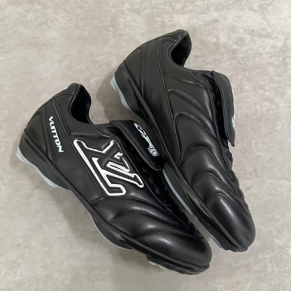 Black Footprint Soccer Sneaker Designer Sneakers for Men