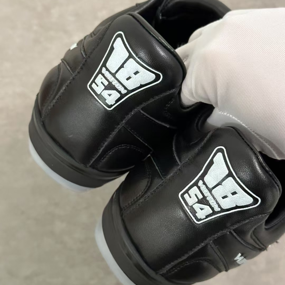 Black Footprint Soccer Sneaker Designer Sneakers for Men