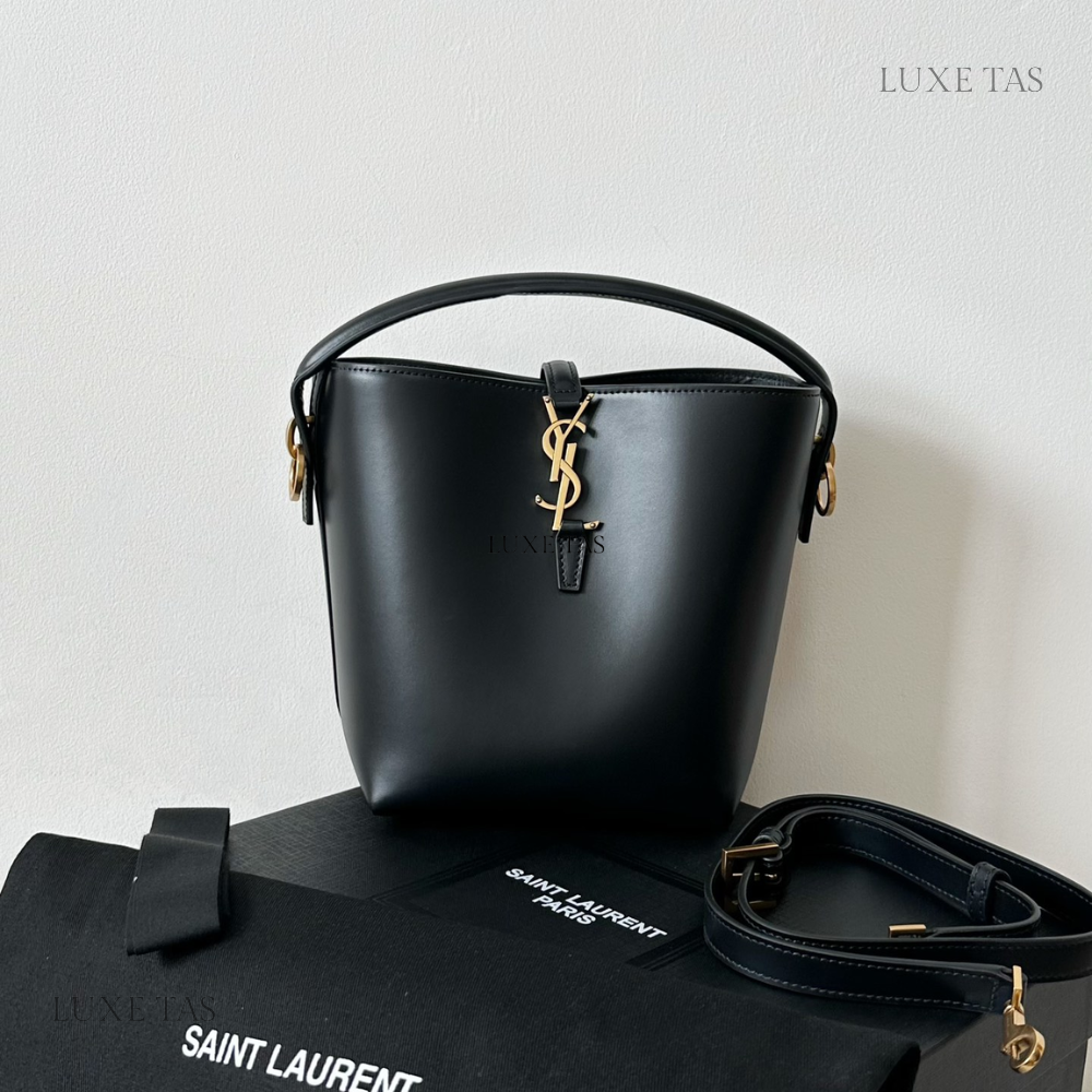 Black Le 37 Small In Shiny Leather - Leather Bucket Bag for Women