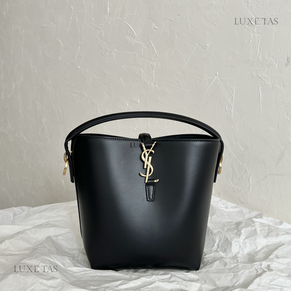 Black Le 37 Small In Shiny Leather - Leather Bucket Bag for Women