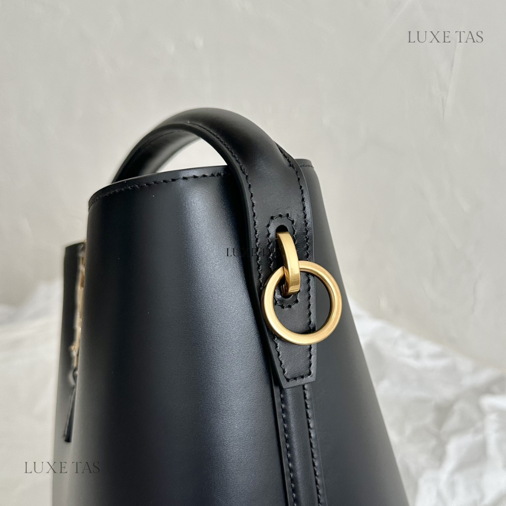 Black Le 37 Small In Shiny Leather - Leather Bucket Bag for Women
