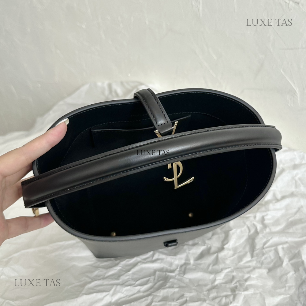 Black Le 37 Small In Shiny Leather - Leather Bucket Bag for Women