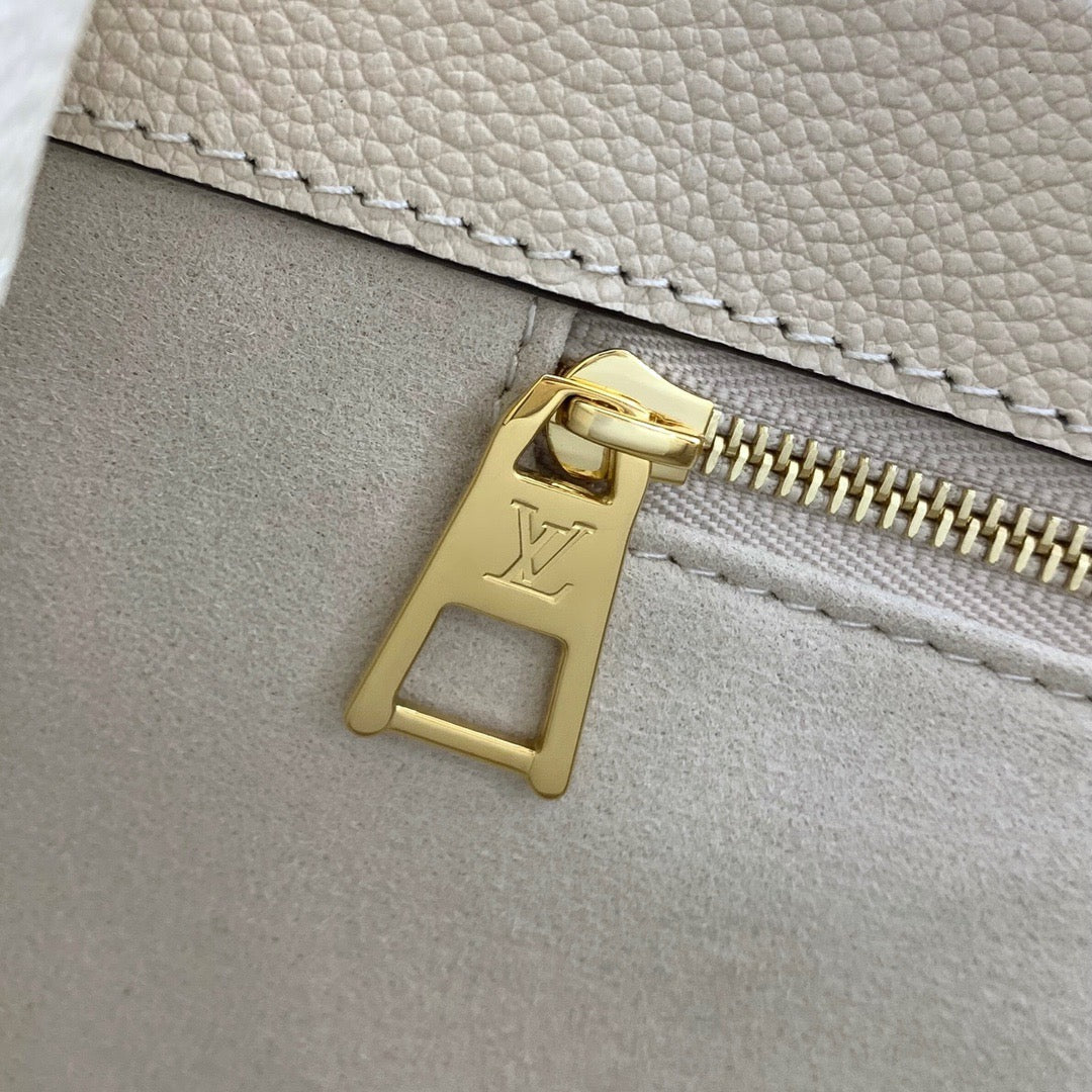 Cream Monogram Empreinte Leather OnTheGo MM'