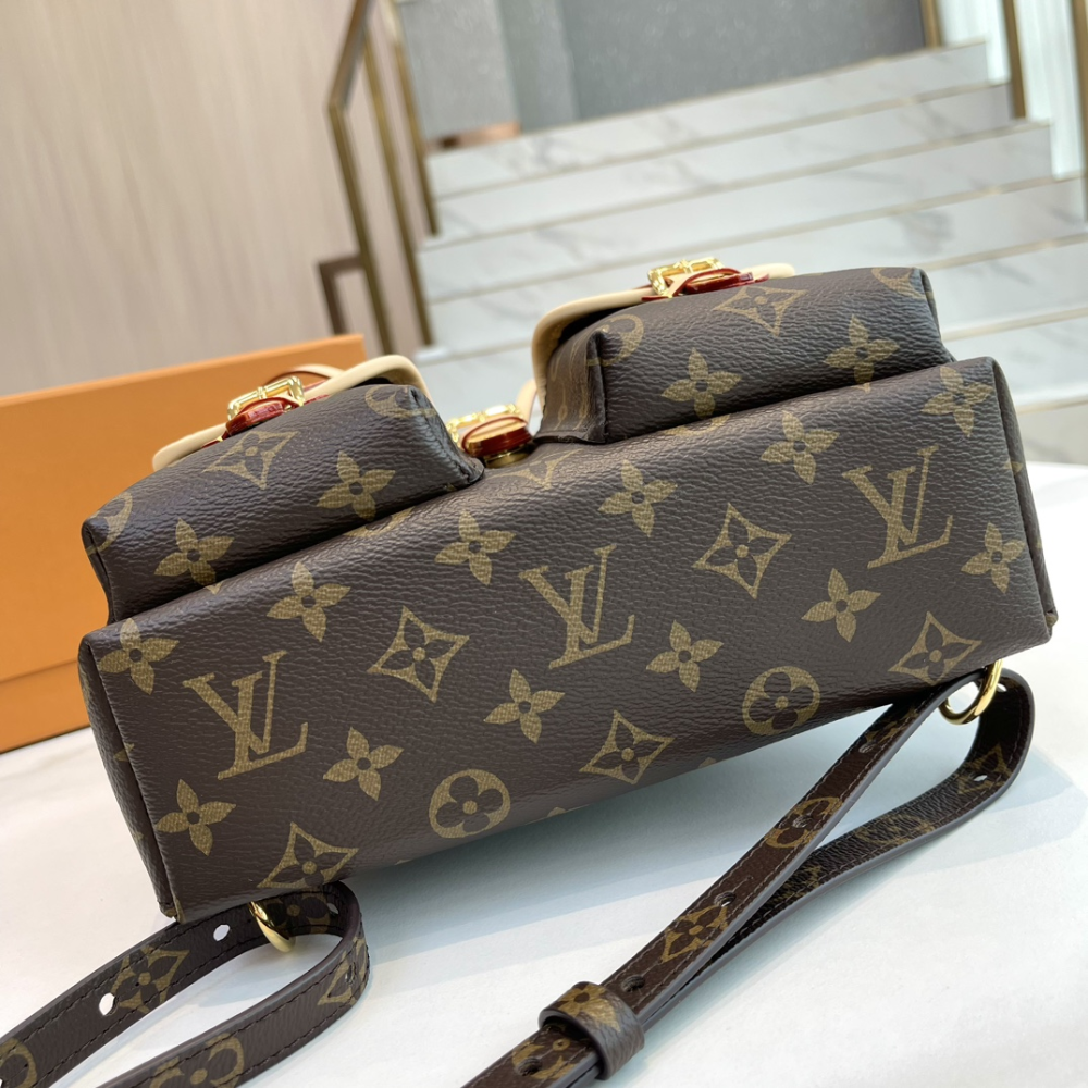 Excursion PM Leather Backpack for Women