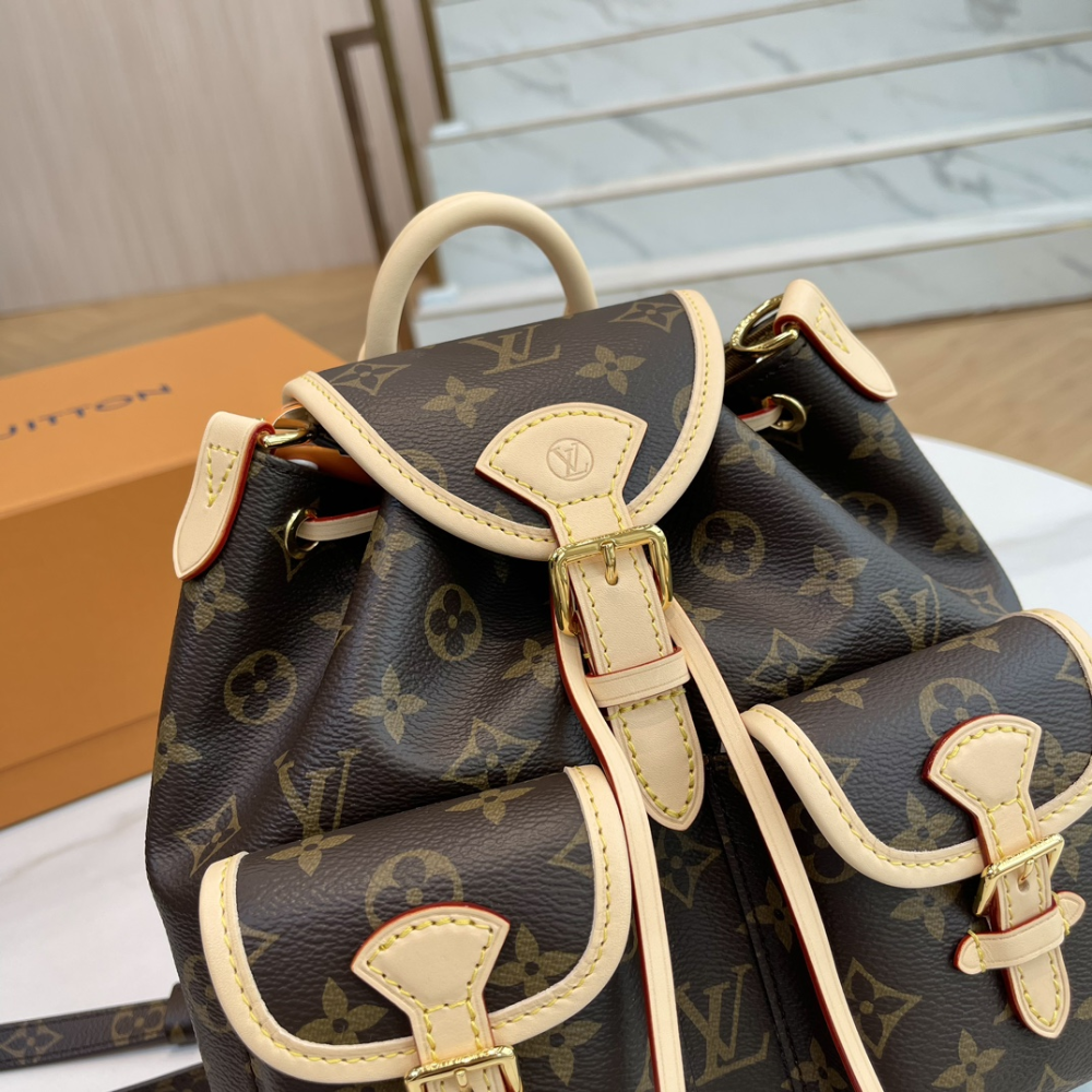 Excursion PM Leather Backpack for Women