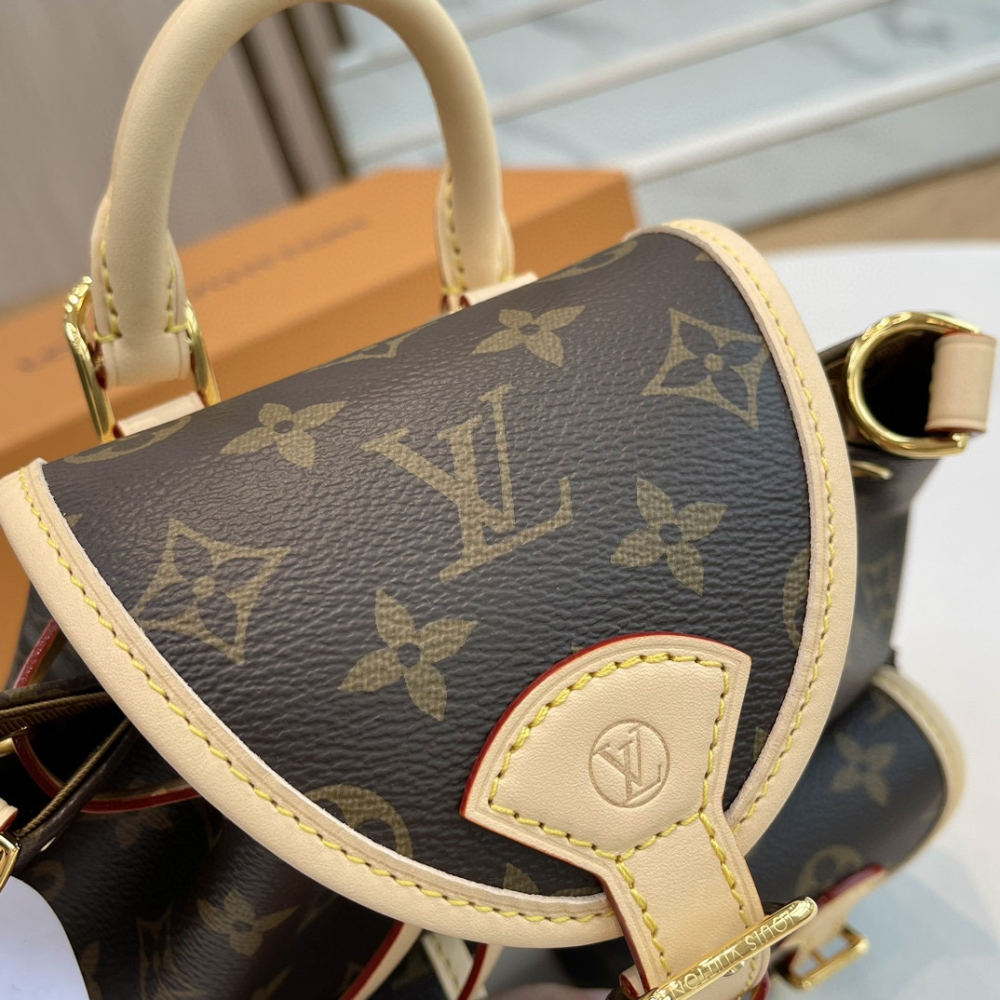 Excursion PM Leather Backpack for Women