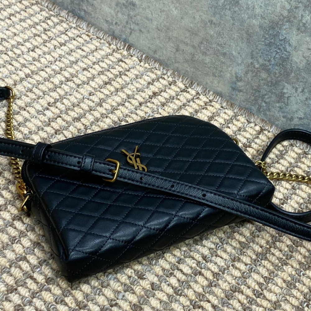 Gaby Zipped Pouch In Quilted Lambskin Black Leather Crossbody Bag for Women