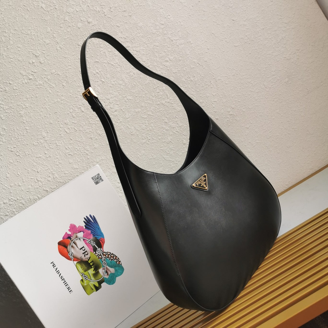 Large Leather Shoulder Bag With Topstitching Black