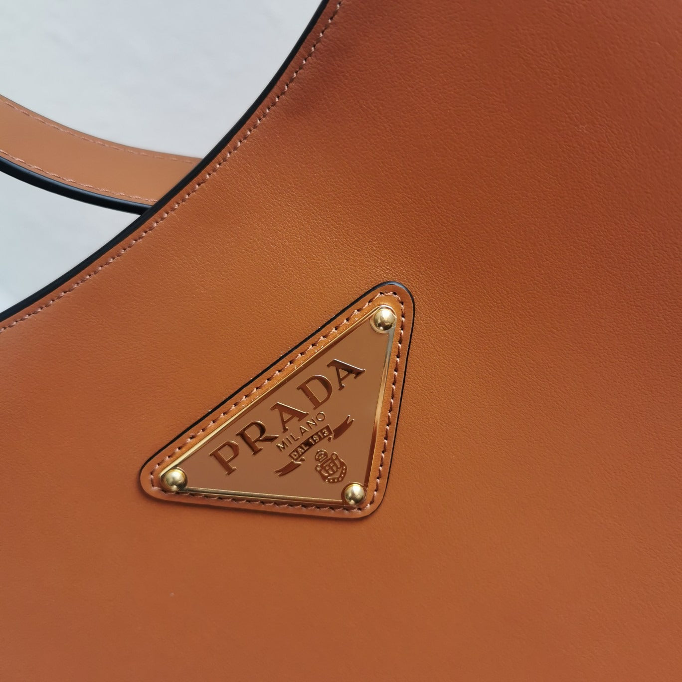 Large Leather Shoulder Bag With Topstitching Cognac/Black