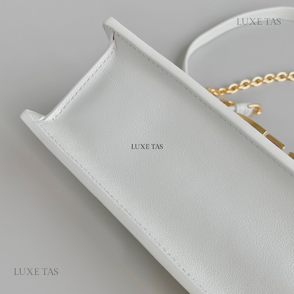 Latte 30 Montaigne East-West Bag With Chain