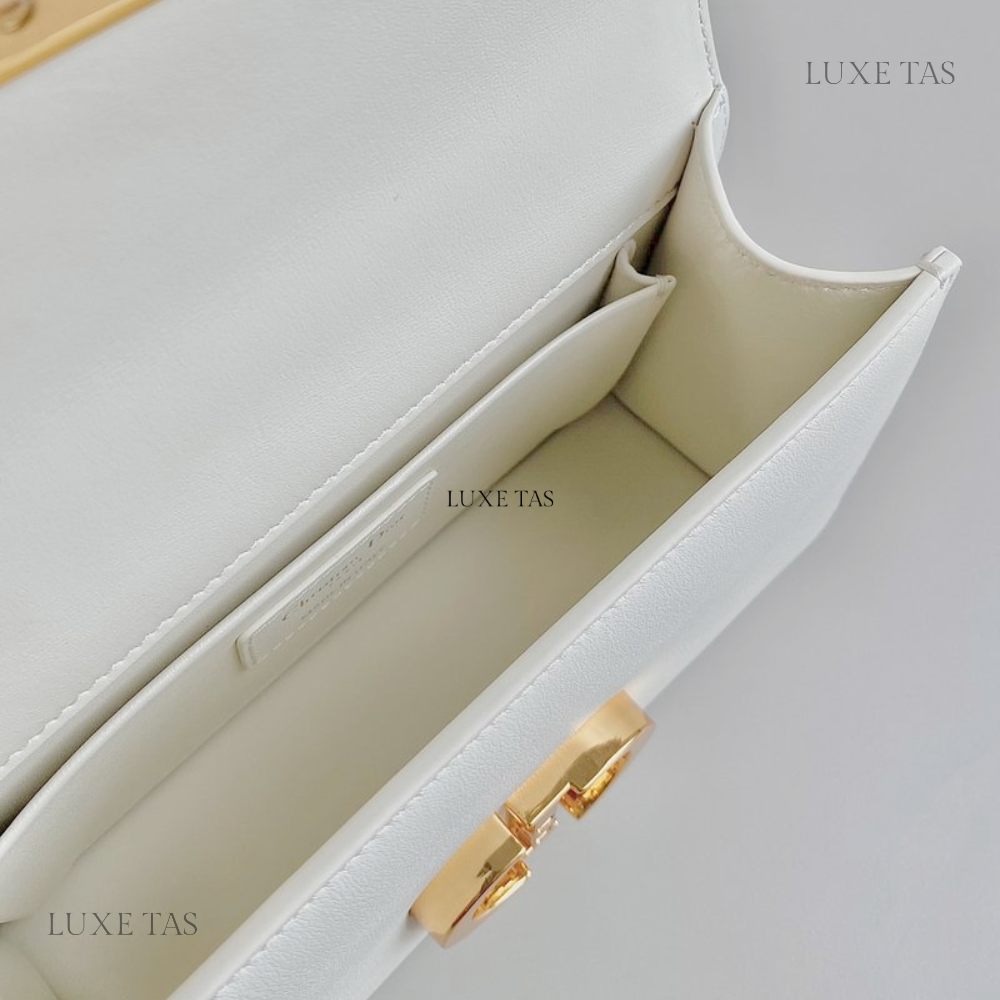 Latte 30 Montaigne East-West Bag With Chain