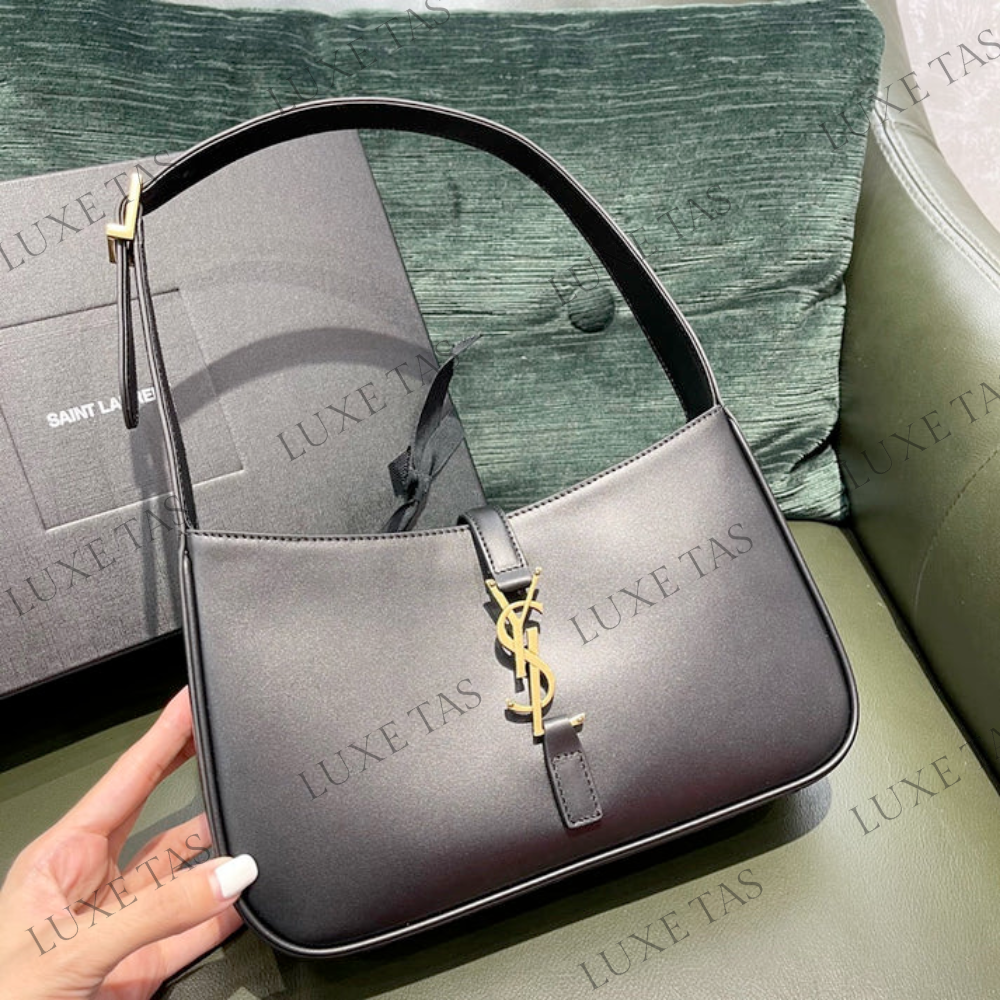 Le 5 A 7 Hobo Bag In Smooth Leather Bag