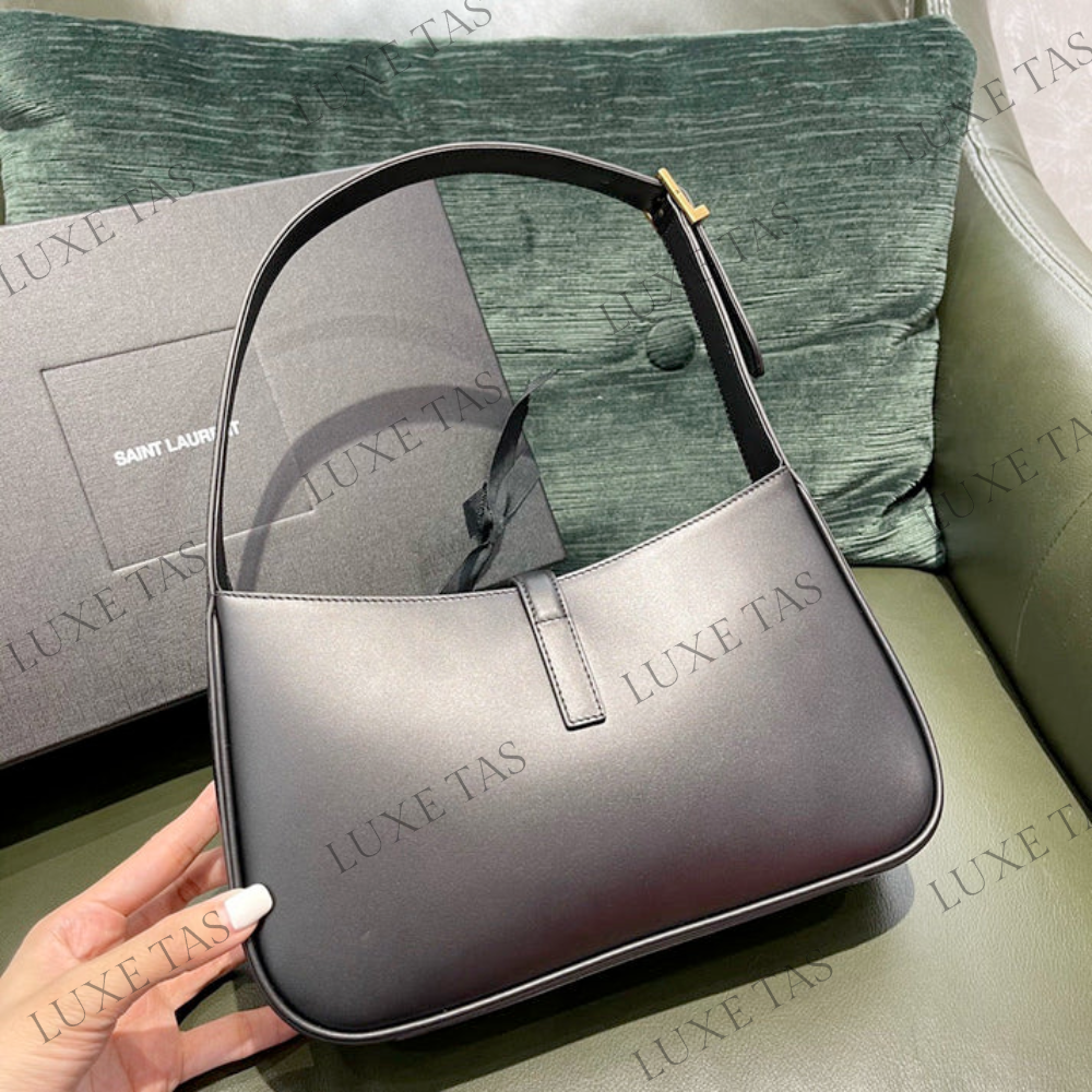 Le 5 A 7 Hobo Bag In Smooth Leather Bag