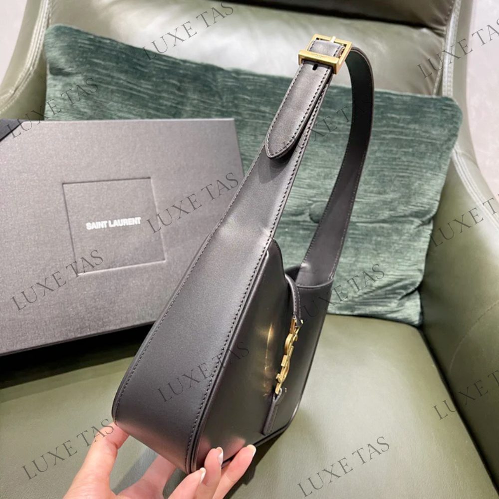 Le 5 A 7 Hobo Bag In Smooth Leather Bag