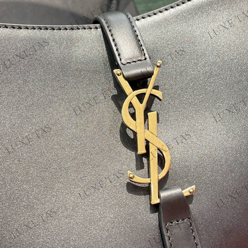 Le 5 A 7 Hobo Bag In Smooth Leather Bag