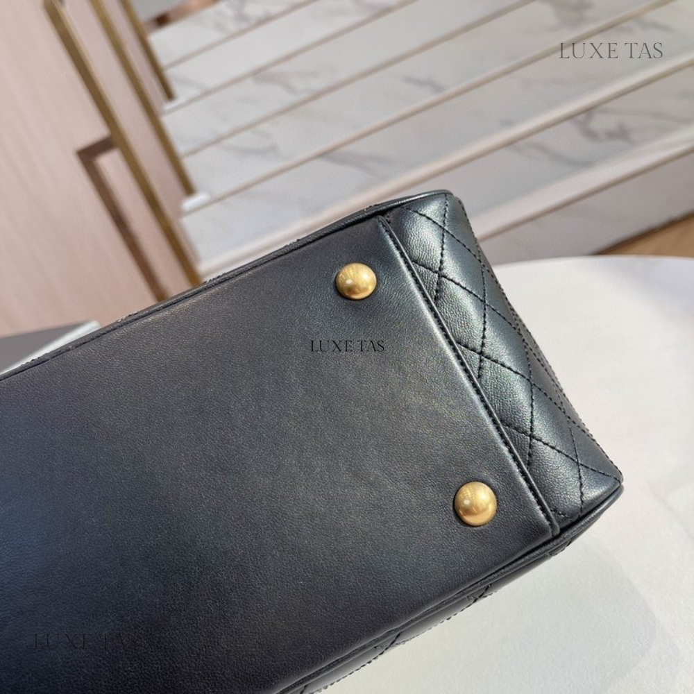 Lyia Duffle In Quilted Lambskin - Leather Duffel Bag for Women