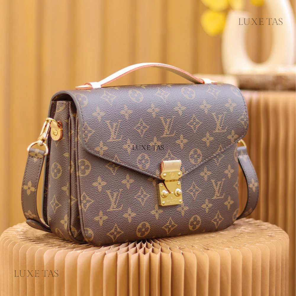 Monogram Canvas Pochette Métis