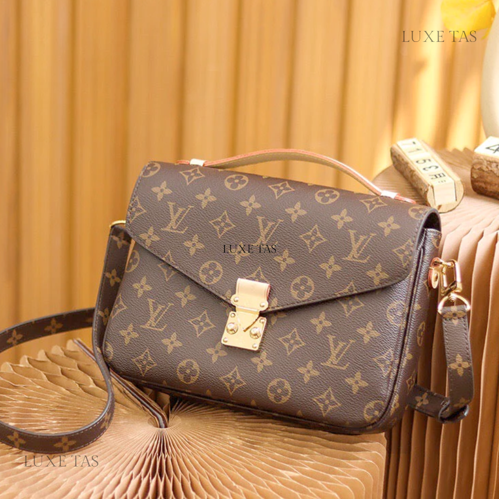 Monogram Canvas Pochette Métis