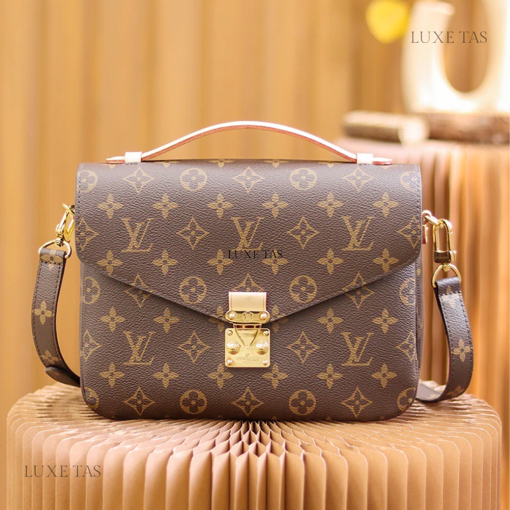 Monogram Canvas Pochette Métis