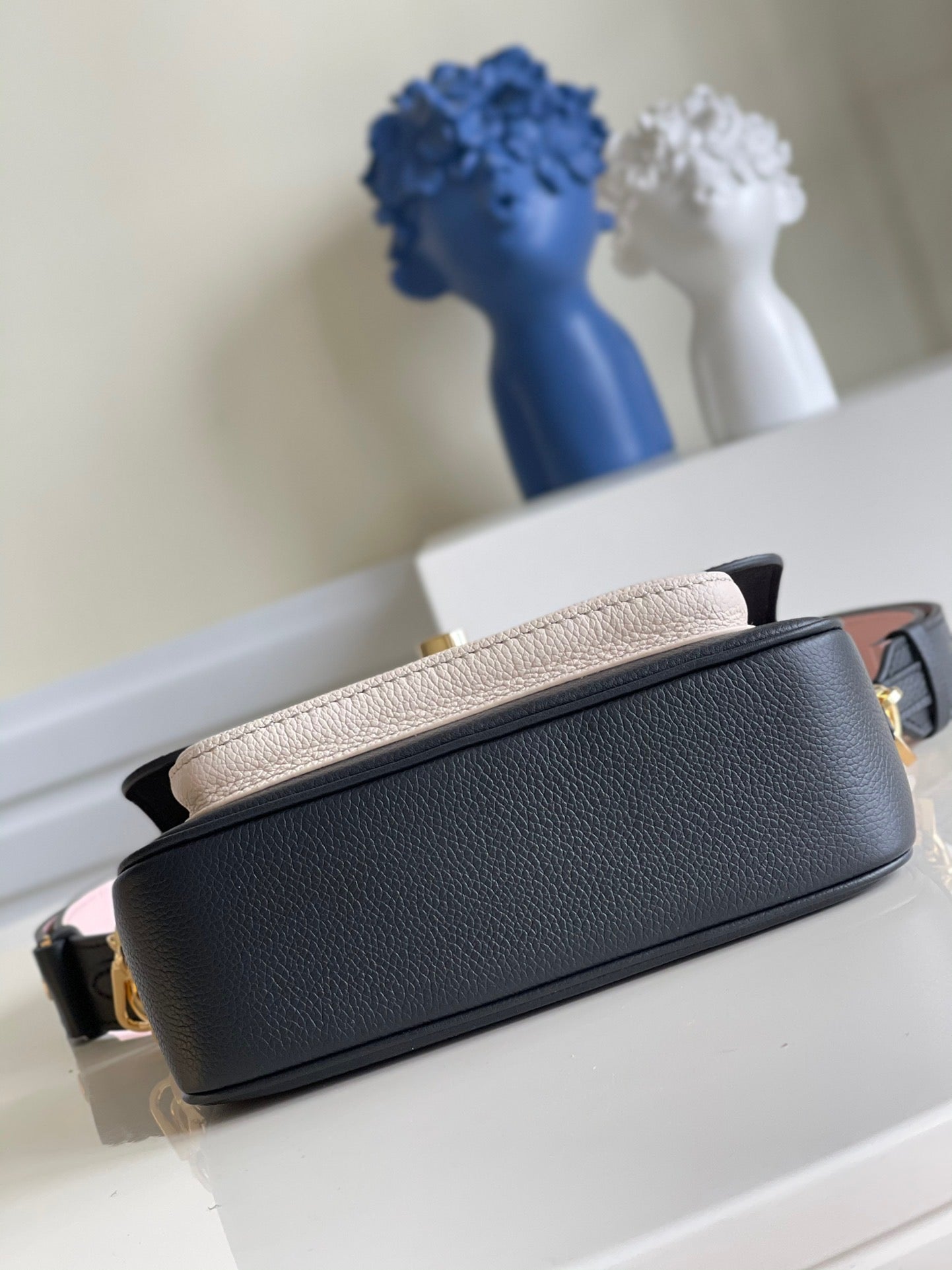 Navy Lockme Tender
