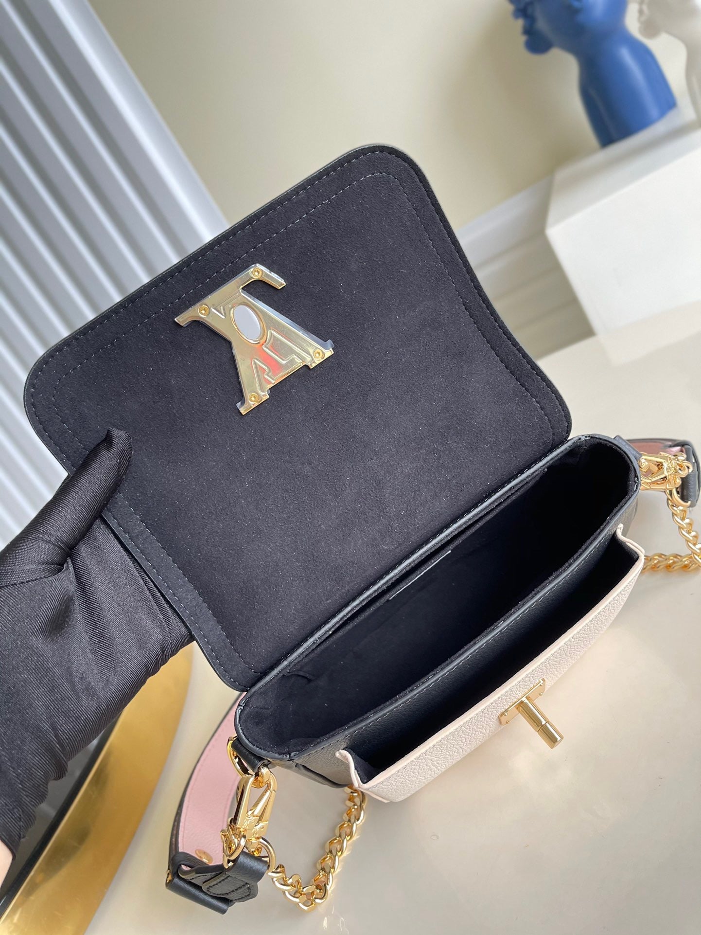 Navy Lockme Tender