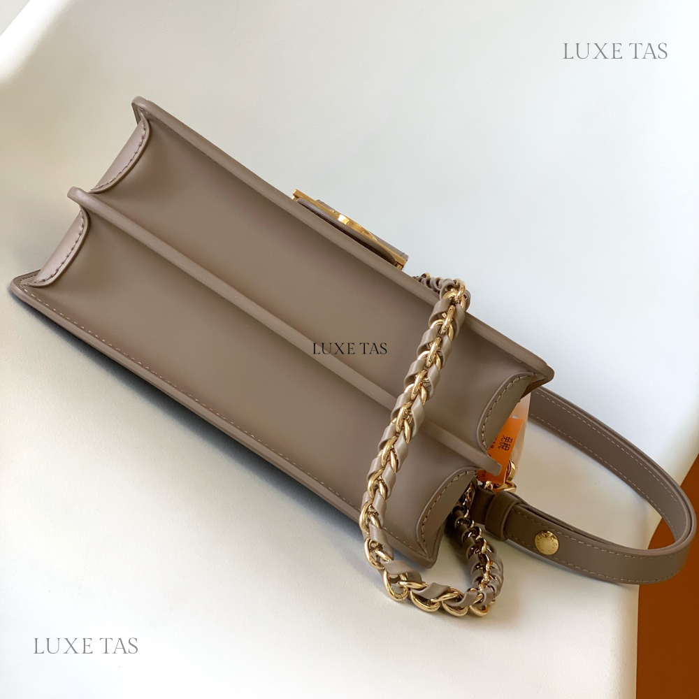 Poivre Brown Dauphine MM - Leather Handbag for Women