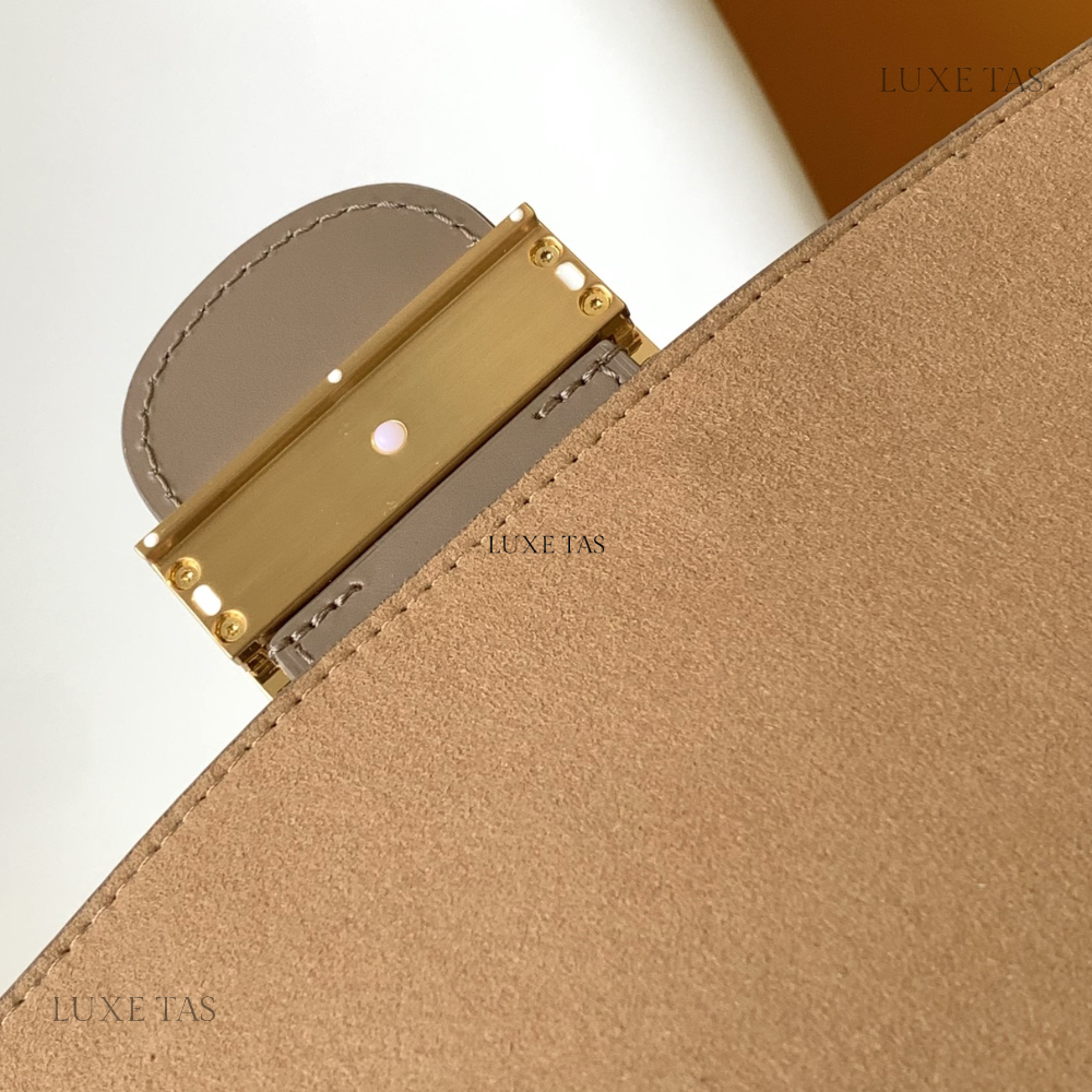 Poivre Brown Dauphine MM - Leather Handbag for Women
