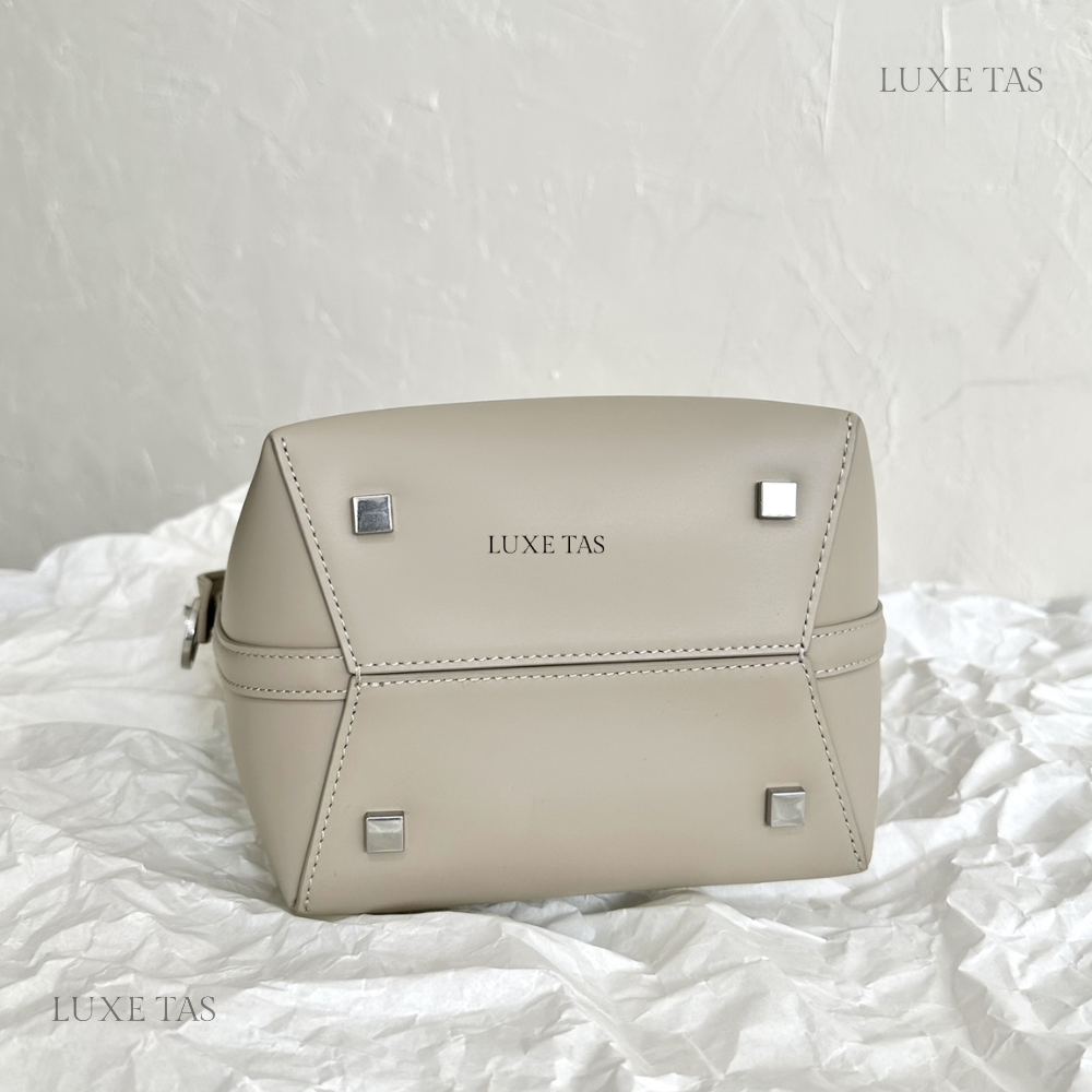 Seasalt Le 37 Small In Shiny Leather - Leather Bucket Bag for Women