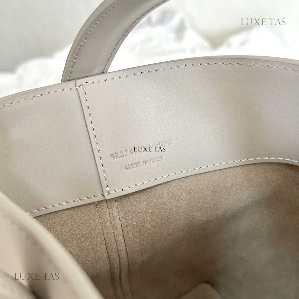 Seasalt Le 37 Small In Shiny Leather - Leather Bucket Bag for Women