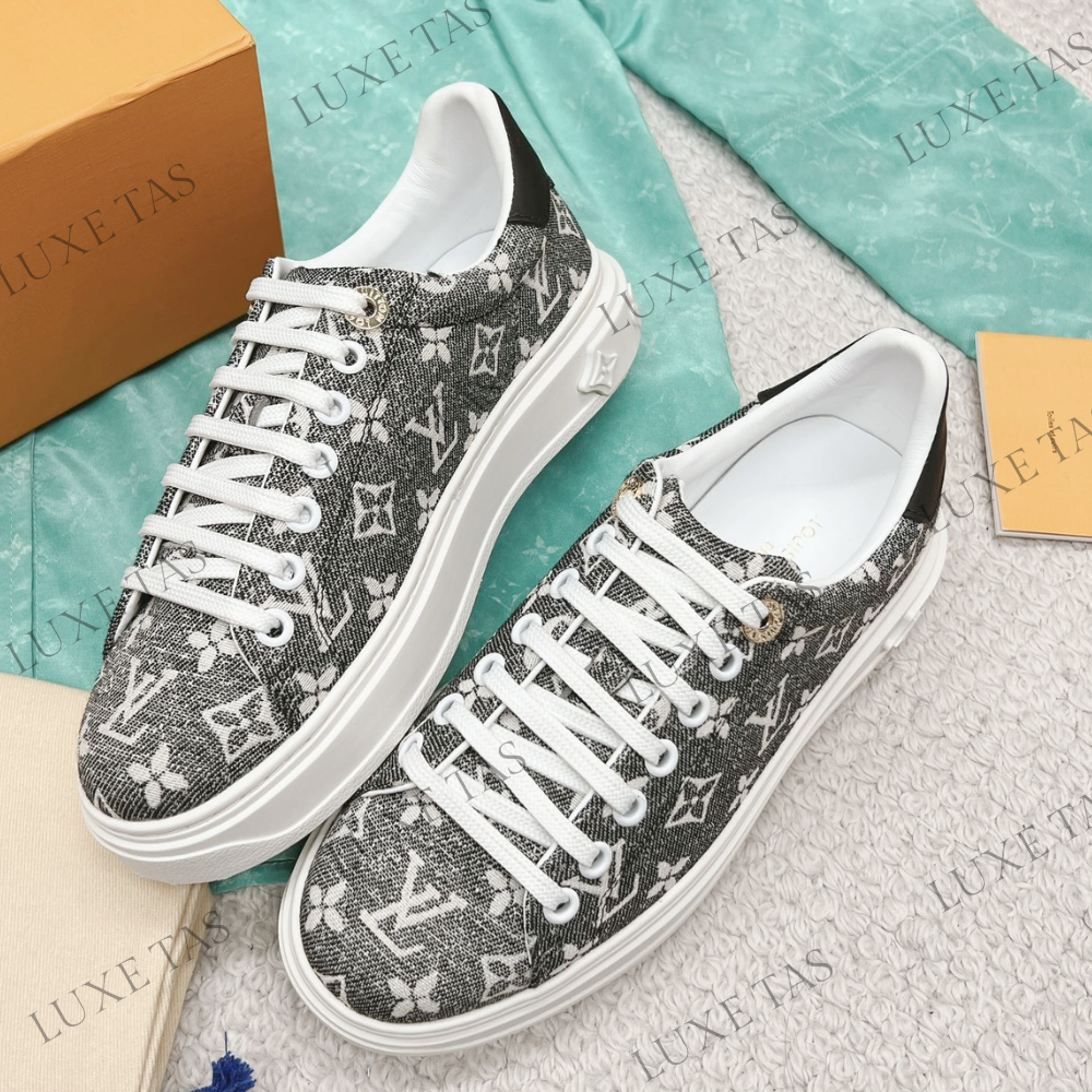 Time Out Sneaker