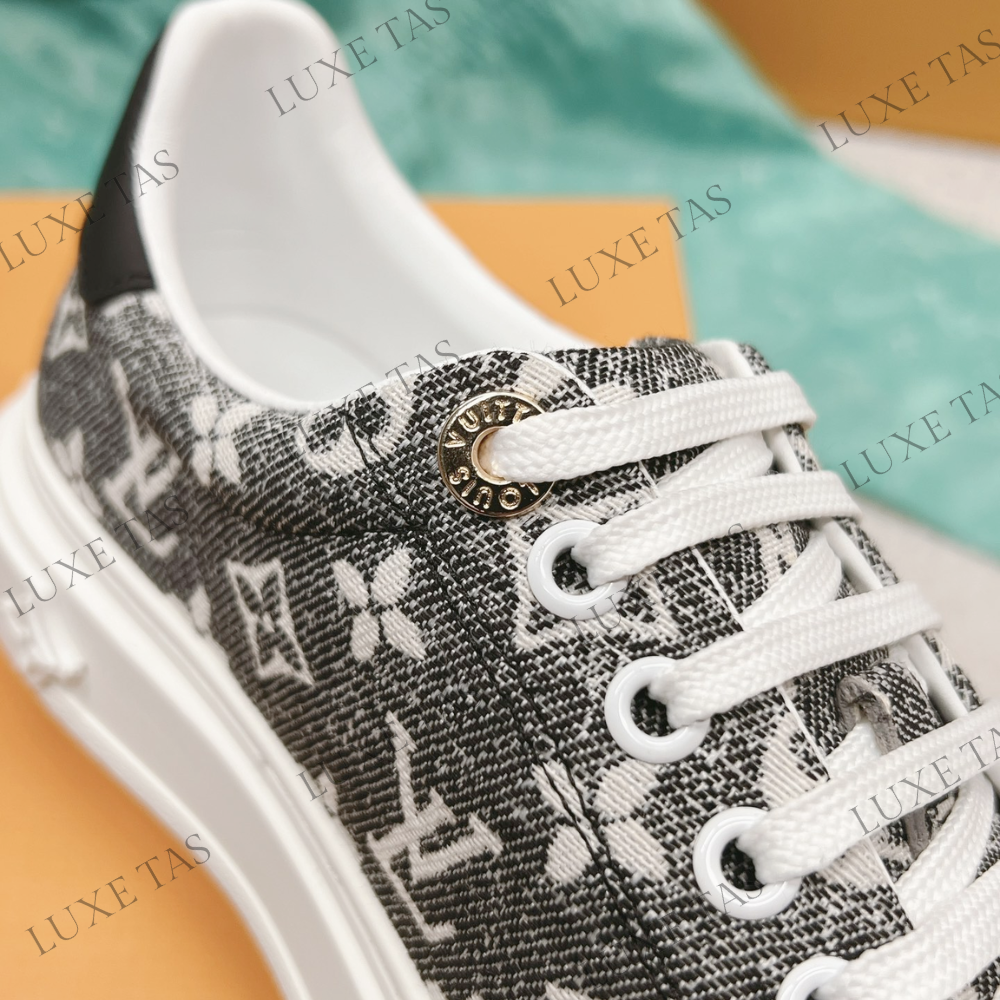 Time Out Sneaker