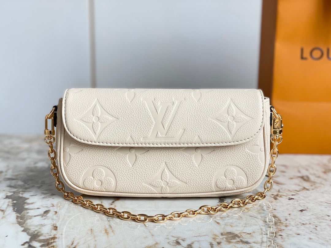 Wallet on Chain Ivy - Leather Crossbody Bag for Women