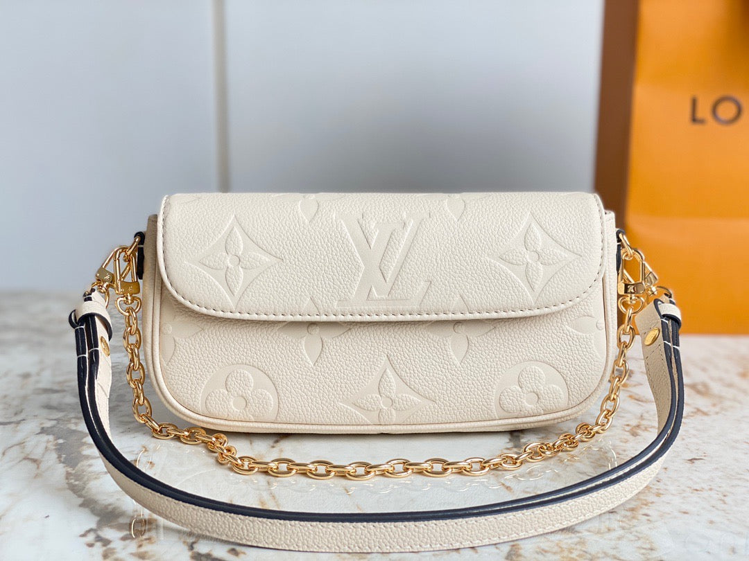 Wallet on Chain Ivy - Leather Crossbody Bag for Women
