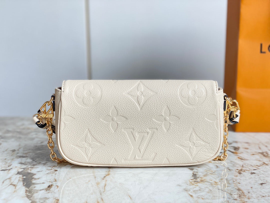 Wallet on Chain Ivy - Leather Crossbody Bag for Women