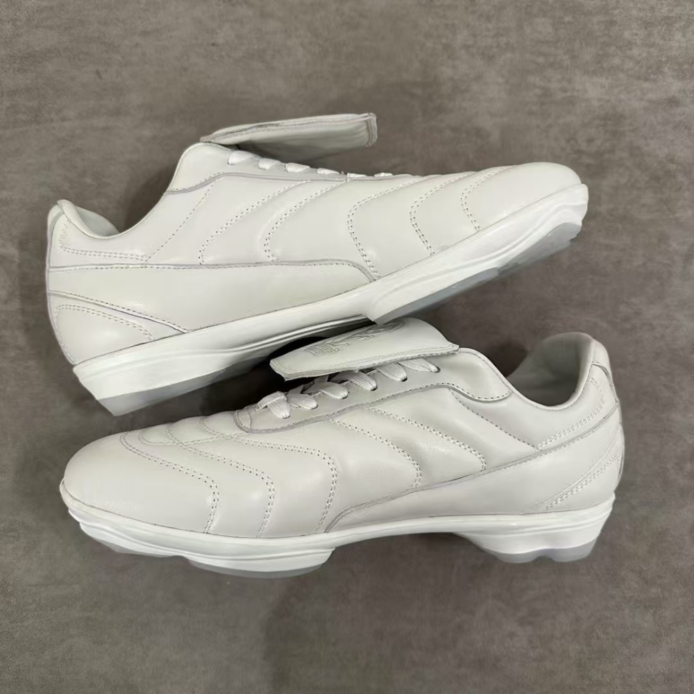White Footprint Soccer Sneaker Designer Sneakers for Men