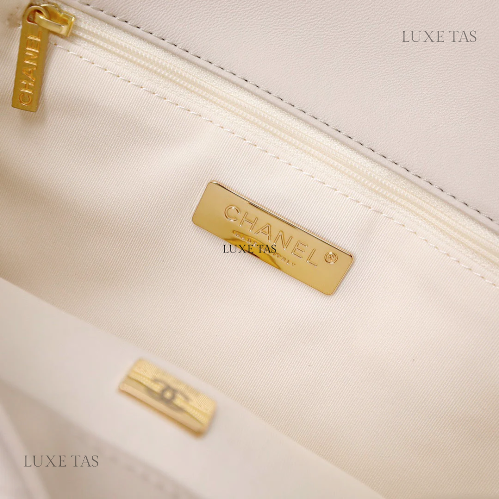 White Lambskin CHNL 19 Handbag