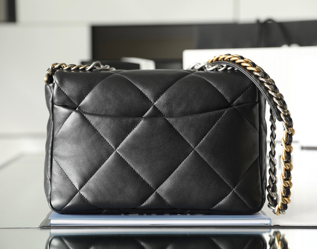 Black Quilted Maxi CHNL19 Flap Blag