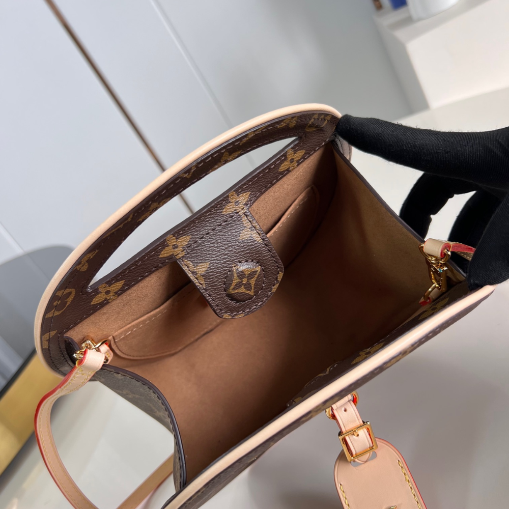 Around Me PM Leather Handbag for Women