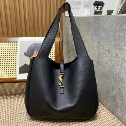 Le 5 À 7 Bea In Grained Leather Black Leather Tote Bag for Women