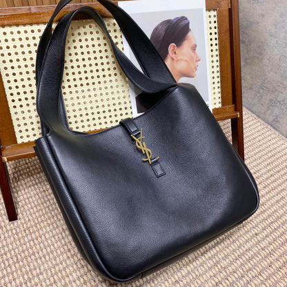 Le 5 À 7 Bea In Grained Leather Black Leather Tote Bag for Women