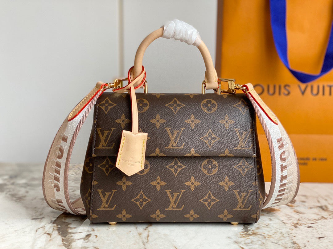 Klein tasje 2024 louis vuitton