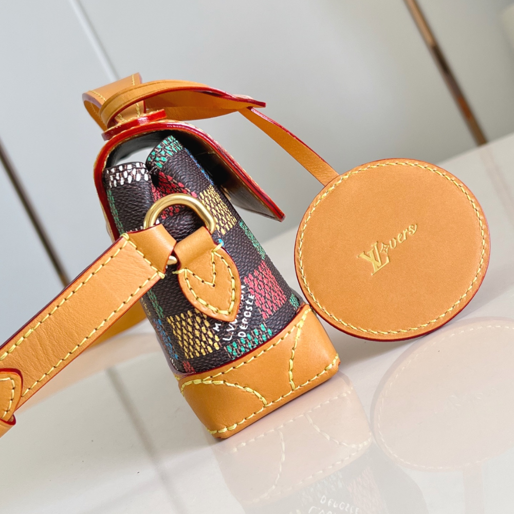 Multicolor Steamer East West Wearable Wallet Leather Crossbody Bag for Men