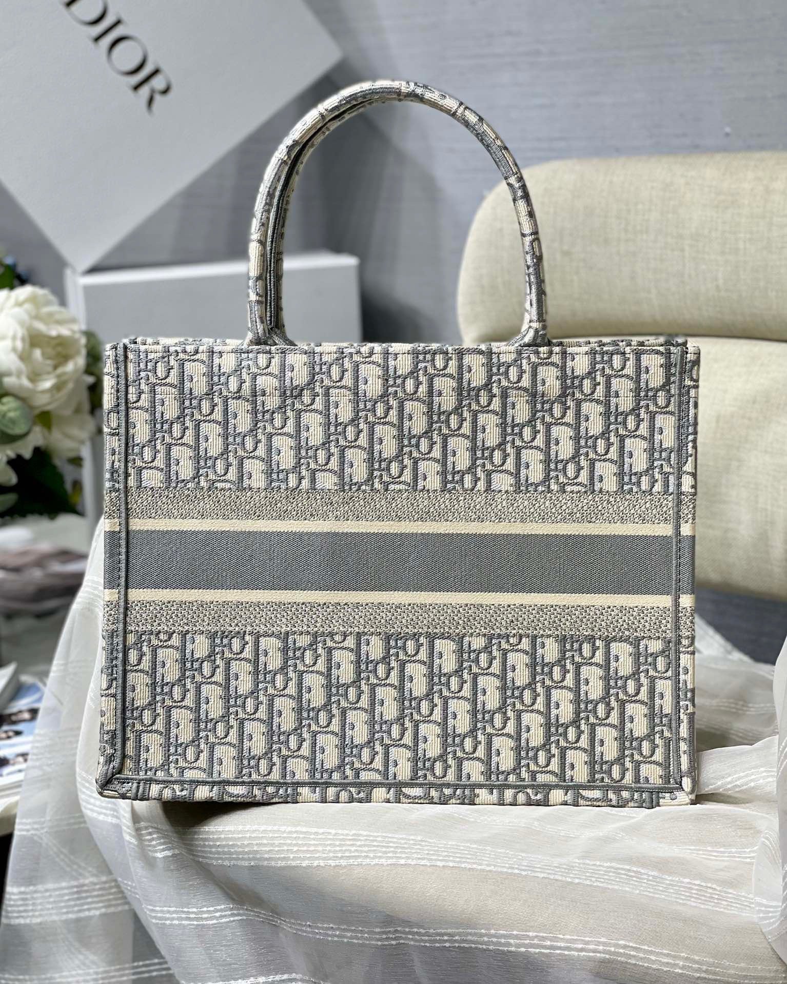 Gray Oblique Embroidery Dior Book Tote Tote Bag for Women Luxe Tas